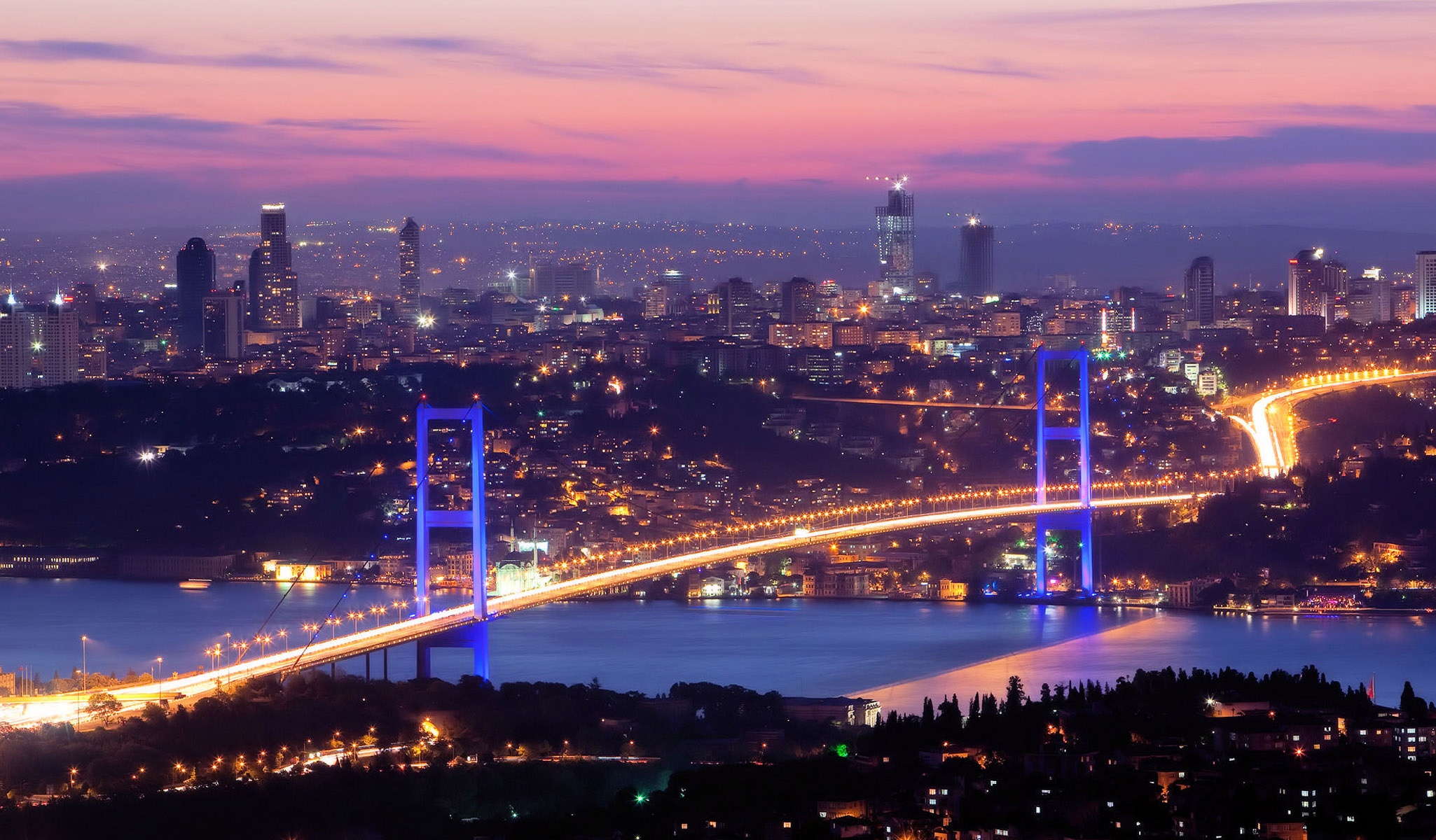 جسر البوسفور ويطلق عليه أيضا جسر البوسفور الأول (بالتركية: Boğaziçi Köprüsü or 1. Boğaziçi Köprüsü) هو أحد الجسرين في مدينة إسطنبول تركيا الذين يقطعان مضيق البوسفور، ويصل الجسر بين الجزء الأوروبي والآسيوي من إسطنبول